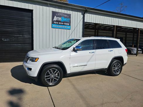 Used 2017 Jeep Grand Cherokee Limited image 3
