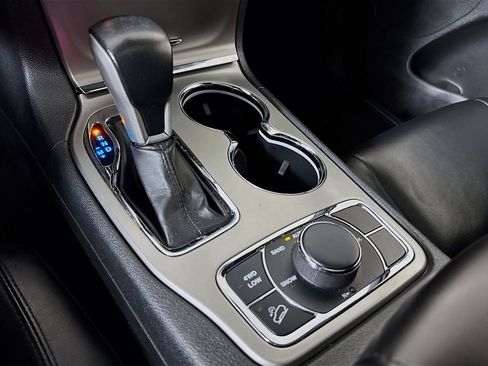 Used 2020 Jeep Grand Cherokee Limited image 16