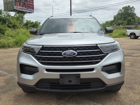 Used 2020 Ford Explorer XLT RWD image 2