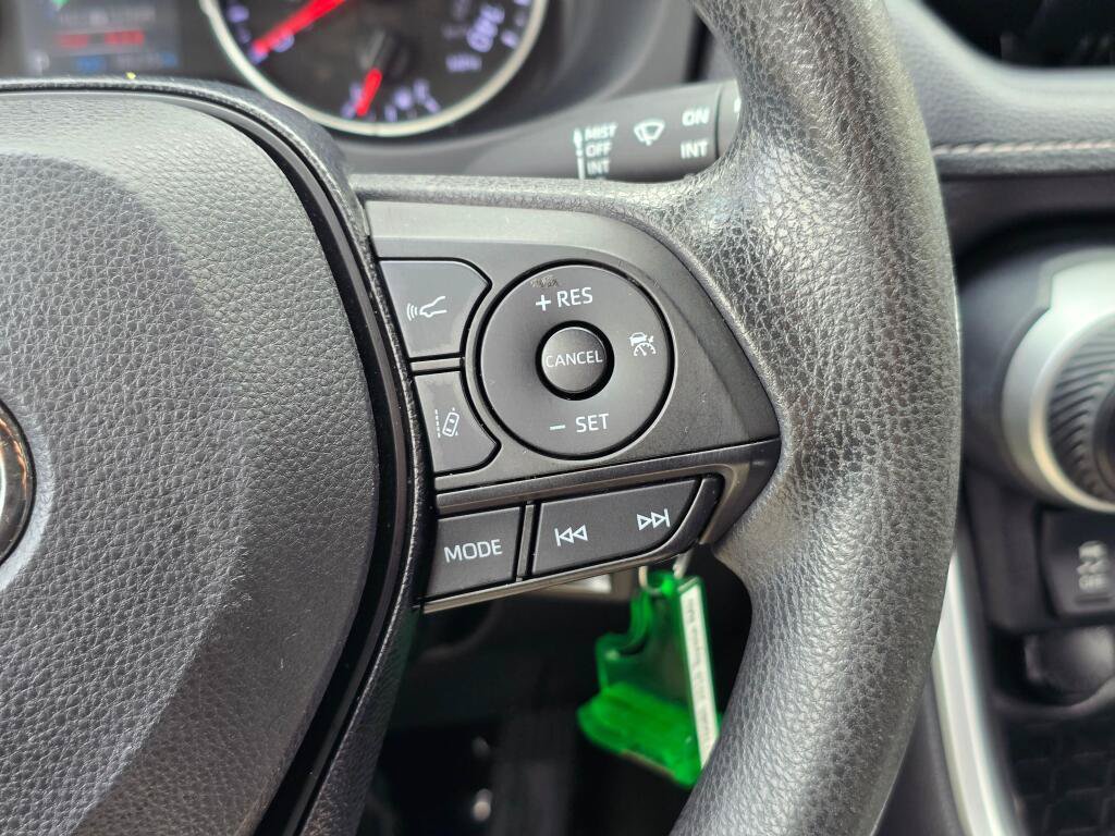 Used 2019 Toyota RAV4 LE w/ Carpet Mat Package AWD/4WD image 27