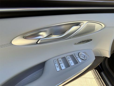 Used 2026 Genesis GV70 2.5T Advanced image 15