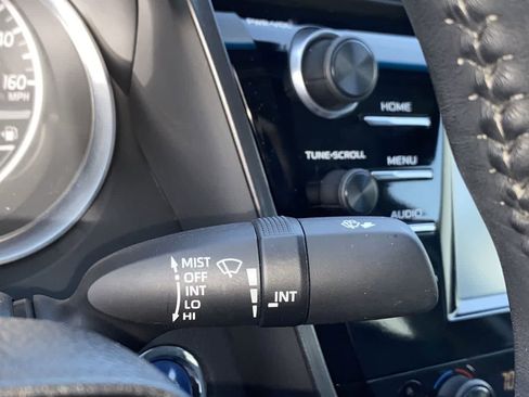 Used 2018 Toyota Camry XLE image 23