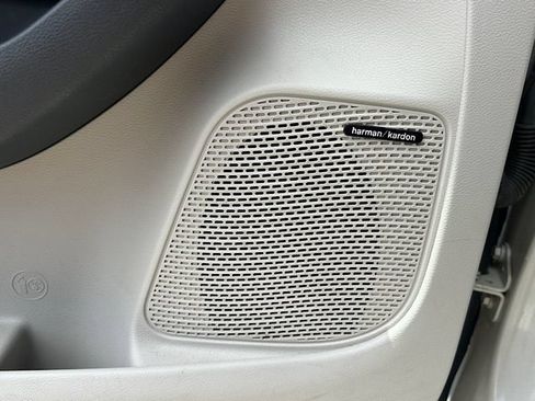 Used 2019 Chrysler Pacifica Touring-L Plus w/ Advanced Safetytec Group FWD image 17