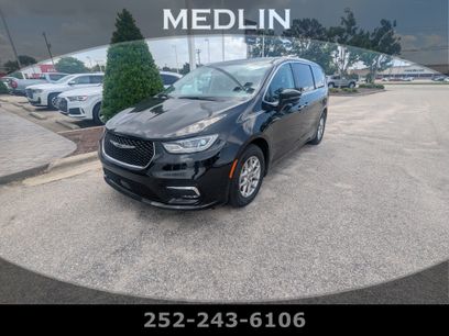 Used 2024 Chrysler Pacifica Touring-L