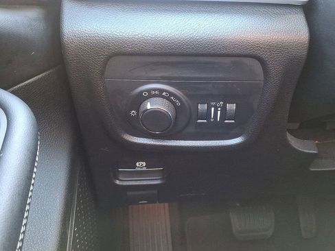 Used 2023 Jeep Grand Cherokee Altitude image 27