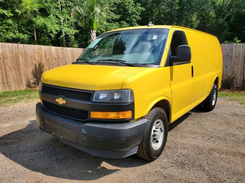 Used 2021 Chevrolet Express 2500 RWD image 2