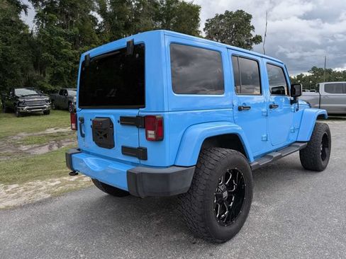 Used 2018 Jeep Wrangler Unlimited Sahara w/ Connectivity Group AWD/4WD image 3