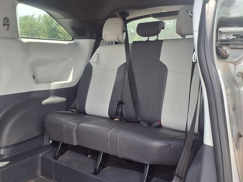 Used 2023 Toyota Sienna XSE w/ XSE Plus Package AWD/4WD image 10