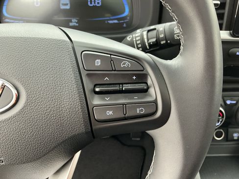 Used 2025 Hyundai Venue SEL image 10