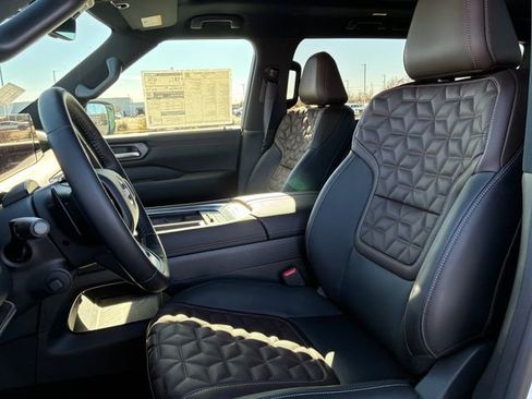 New 2026 Nissan Armada Platinum image 12