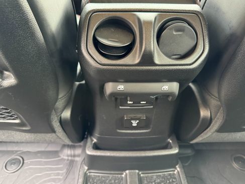 Used 2024 Jeep Wrangler Unlimited Rubicon image 30