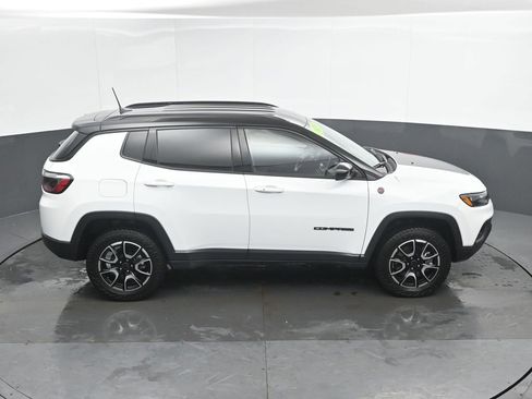 Used 2025 Jeep Compass Trailhawk image 35