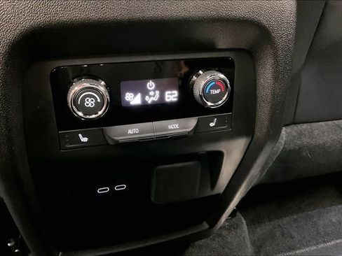 Used 2026 Chevrolet Traverse RS AWD/4WD image 34