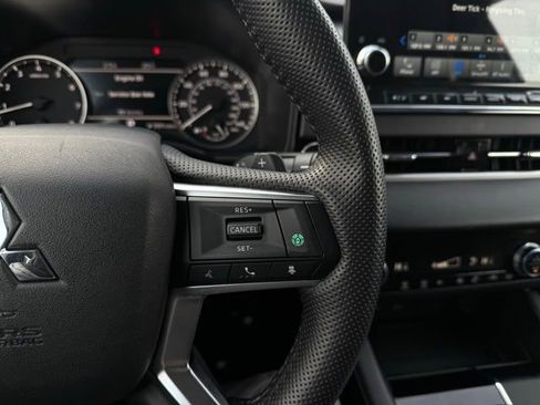 Used 2024 Mitsubishi Outlander SE image 25