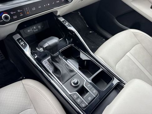 Used 2025 Kia Sorento SX FWD image 21