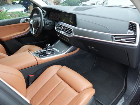 Used 2022 BMW X7 xDrive40i w/ Parking Assistance Package AWD/4WD image 10