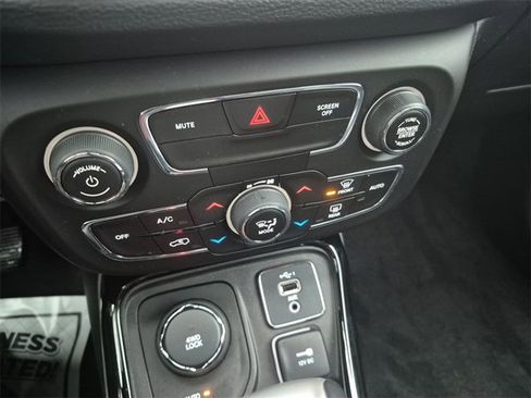 Used 2019 Jeep Compass Limited image 32