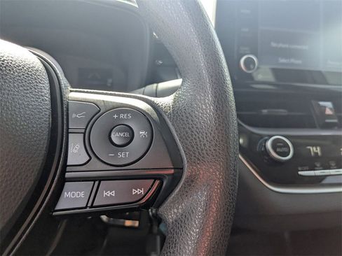 Used 2022 Toyota Corolla LE image 16