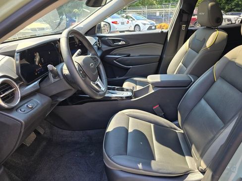 Used 2025 Chevrolet Trax ACTIV w/ Sunroof Package FWD image 8