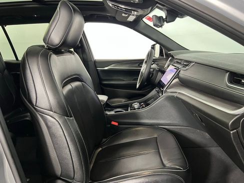 Used 2024 Jeep Grand Cherokee L Limited w/ Luxury Tech Group II image 34