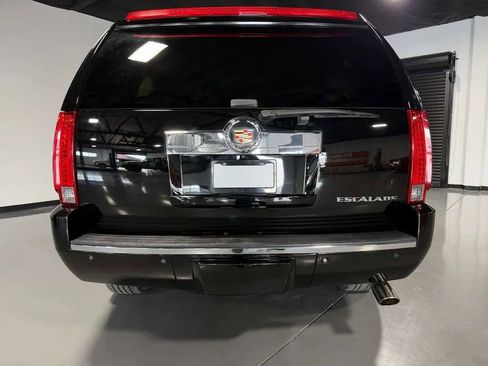 Used 2013 Cadillac Escalade AWD image 5