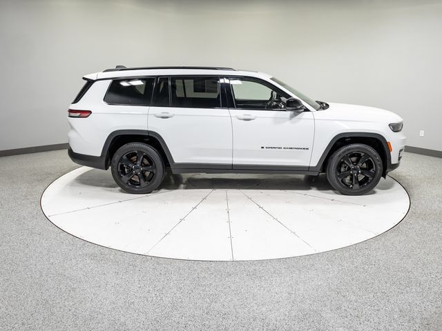 Used 2023 Jeep Grand Cherokee L Limited w/ Black Appearance Package AWD/4WD image 34