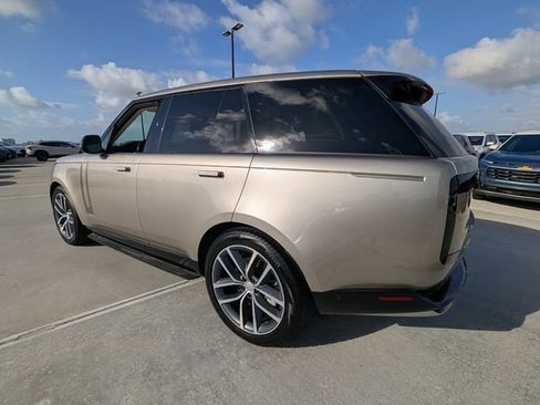 Used 2024 Land Rover Range Rover SE image 10