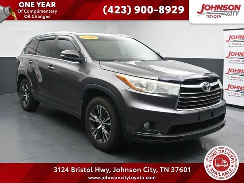 Used 2016 Toyota Highlander XLE AWD/4WD image 1