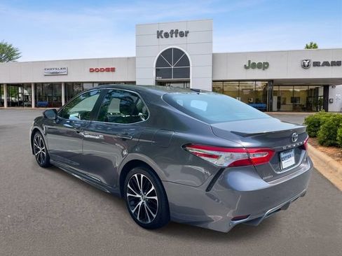 Used 2019 Toyota Camry SE FWD image 4