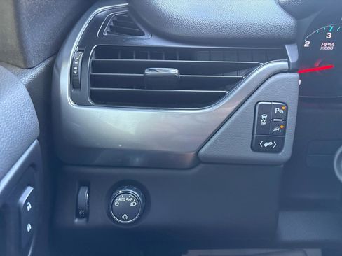 Used 2019 Chevrolet Suburban LT RWD image 14