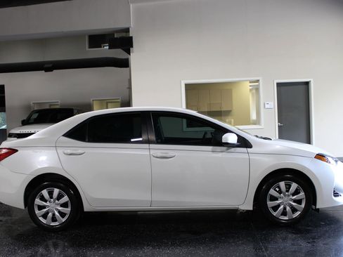 Used 2017 Toyota Corolla LE FWD image 2