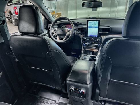 Used 2023 Ford Explorer Limited w/ Limited Technology Package AWD/4WD image 20