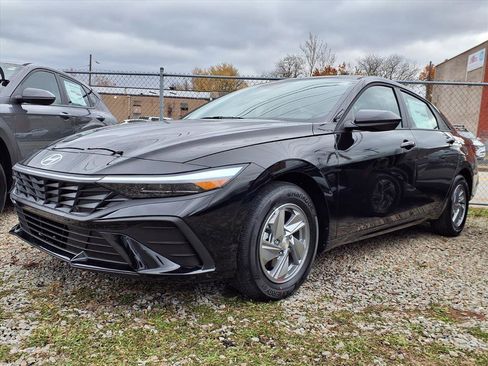 New 2026 Hyundai Elantra SE image 1