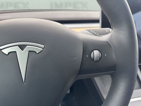 Used 2022 Tesla Model Y Performance image 17