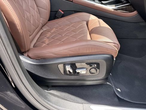 Used 2023 BMW X7 xDrive40i w/ Premium Package AWD/4WD image 13
