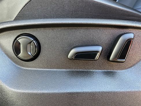 Used 2018 Volkswagen Tiguan SEL image 24