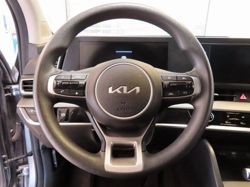 Used 2023 Kia Sportage LX image 8