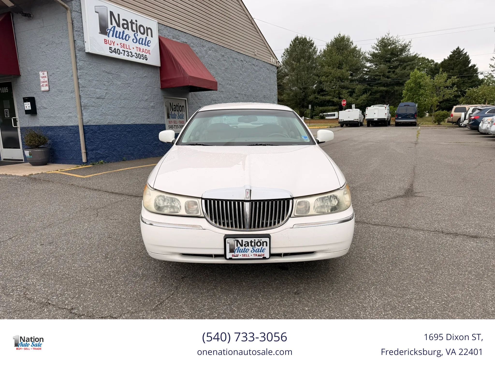 Used 1999 Lincoln Town Car Signature RWD image 2