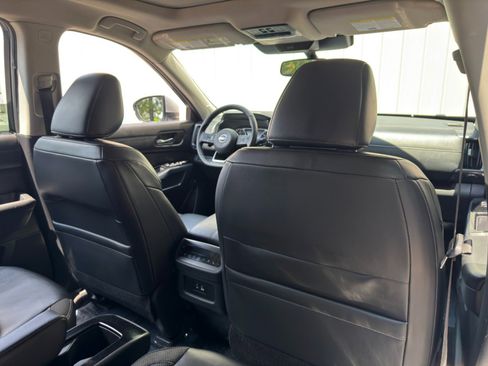Used 2022 Nissan Pathfinder SL w/ SL Premium Package FWD image 34