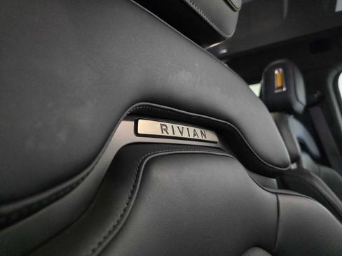 Used 2022 Rivian R1S Launch Edition image 16