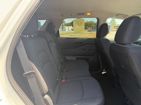 Used 2025 Nissan Pathfinder SV AWD/4WD image 36