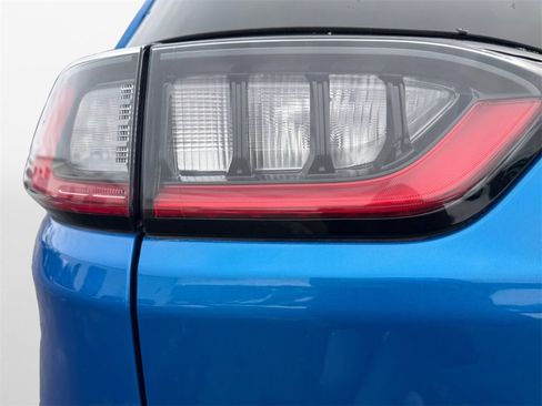 Used 2022 Jeep Cherokee Trailhawk image 21