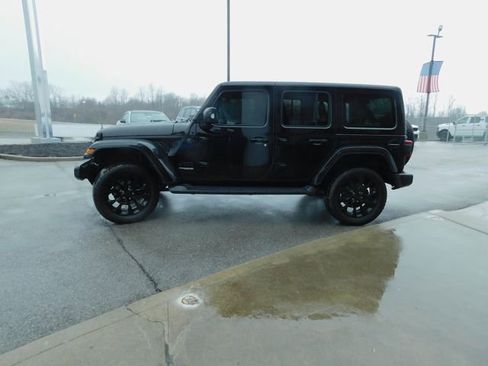 Used 2022 Jeep Wrangler Unlimited Sahara image 5