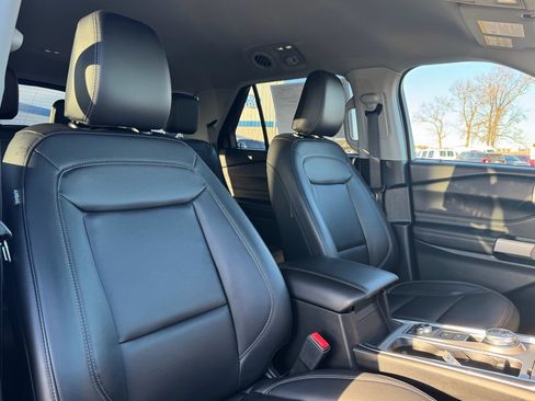 Certified 2022 Ford Explorer XLT w/ Equipment Group 202A image 15