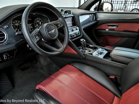 Used 2023 Bentley Bentayga image 24