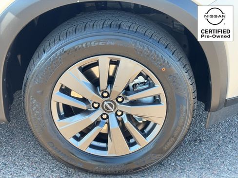 Certified 2024 Nissan Pathfinder SV image 11