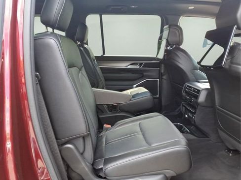 Used 2024 Jeep Wagoneer L Series II AWD/4WD image 17
