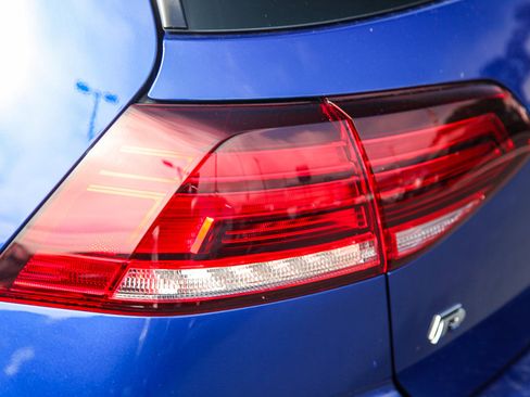 Used 2019 Volkswagen Golf R 4-Door image 27