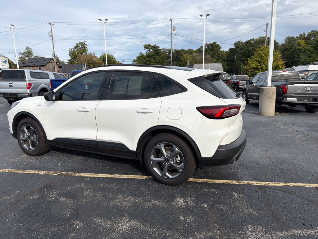 Used 2025 Ford Escape ST-Line w/ Tech Pack #1 FWD image 3