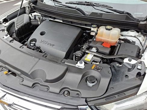 Used 2023 Chevrolet Traverse LT image 27